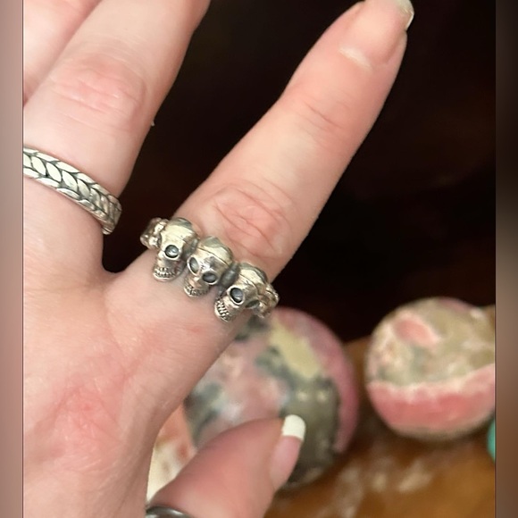 Triple skull unisex men's sterling silver ring - Picture 7 of 10